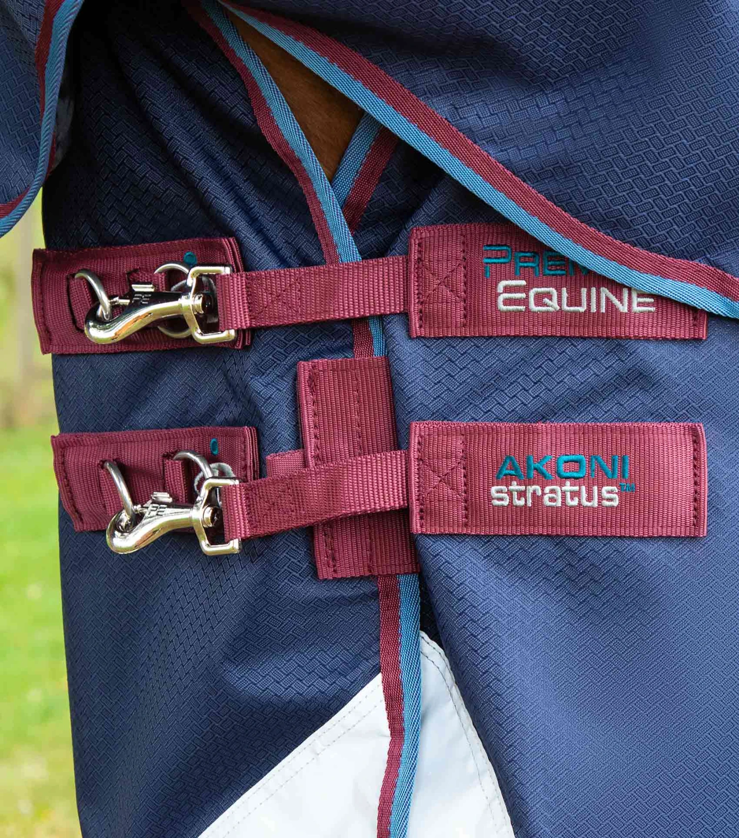 Akoni 0g Turnout Rug with Classic Neck Cover Akoni 0g Turnout Rug With Classic Neck Cover -Premier Equine Store Akoni Stratus 0g Navy 3