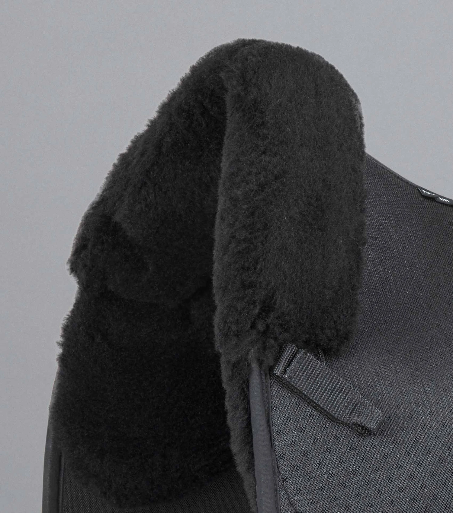 Close Contact Airtechnology Shockproof Wool Saddle Pad - Dressage Square Close Contact Airtechnology Shockproof Wool Saddle Pad - Dressage Square -Premier Equine Store Close Contact Airtechnology Shockproof European Merino Wool Half Lined Dressage Square Black 3