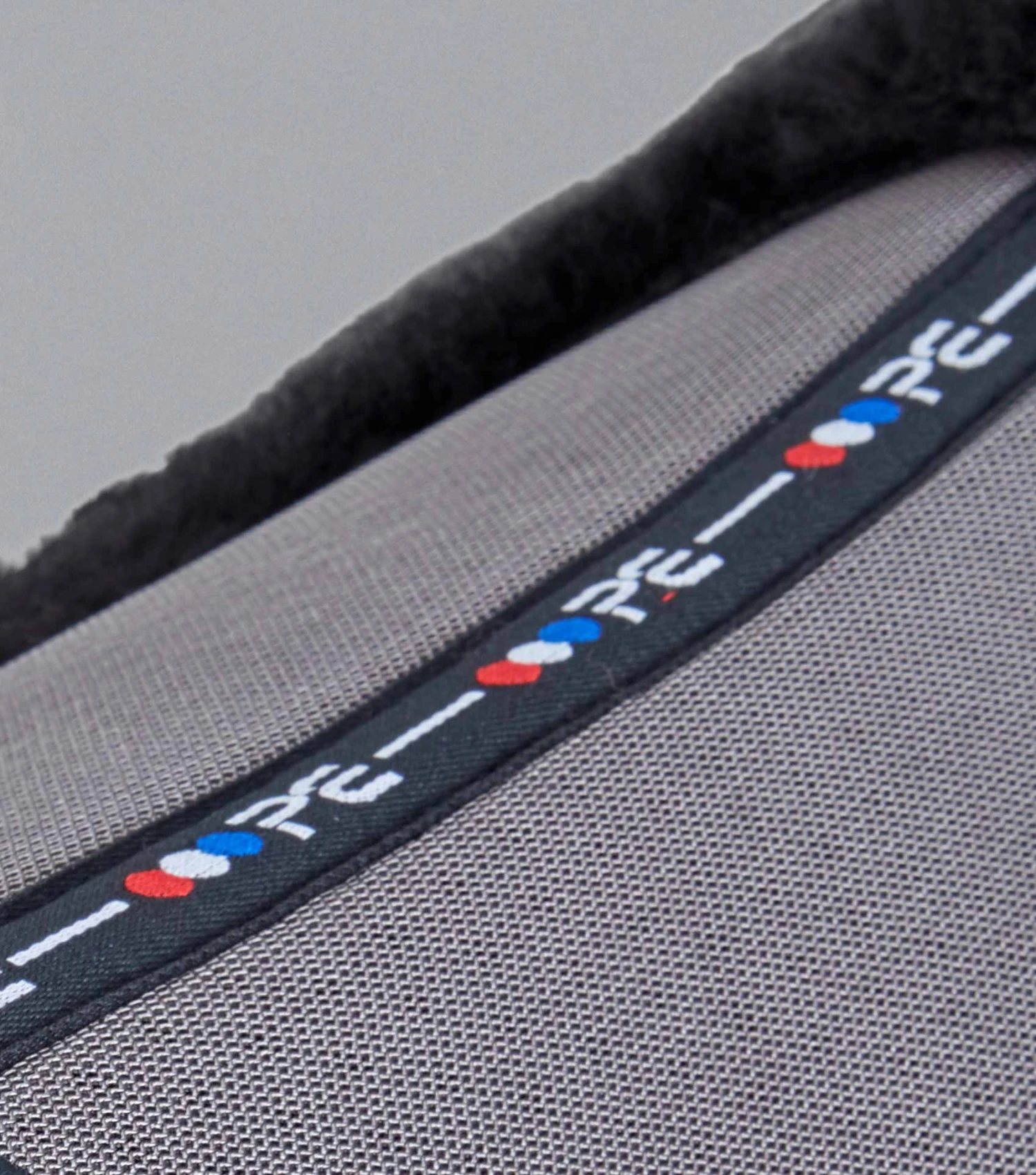 Close Contact Airtechnology Shockproof Wool Saddle Pad - GP/Jump Square Close Contact Airtechnology Shockproof Wool Saddle Pad - GP/Jump Square -Premier Equine Store Close Contact Airtechnology Shockproof European Merino Wool Half Lined GPJump Square Grey 6