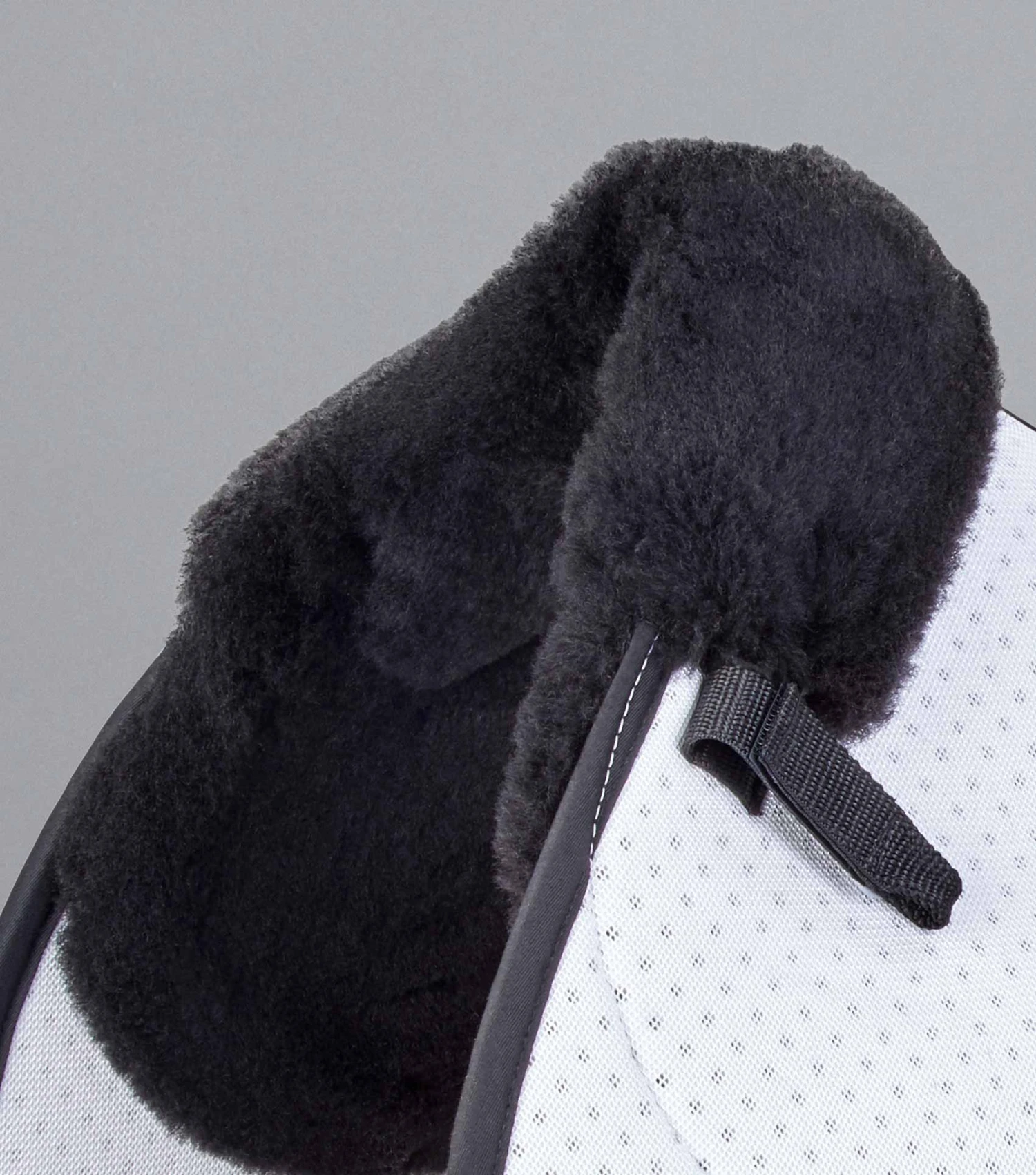 Close Contact Airtechnology Shockproof Wool Saddle Pad - GP/Jump Square Close Contact Airtechnology Shockproof Wool Saddle Pad - GP/Jump Square -Premier Equine Store Close Contact Airtechnology Shockproof European Merino Wool Half Lined GPJump Square White Black Wool 3