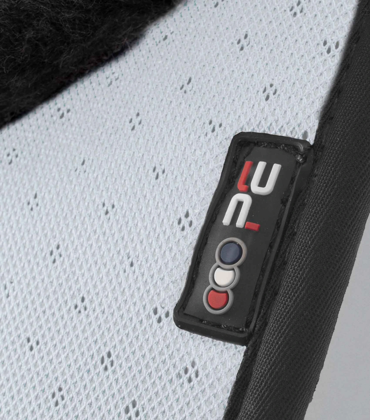 Close Contact Airtechnology Shockproof Wool Saddle Pad - GP/Jump Square Close Contact Airtechnology Shockproof Wool Saddle Pad - GP/Jump Square -Premier Equine Store Close Contact Airtechnology Shockproof European Merino Wool Half Lined GPJump Square White Black Wool 4