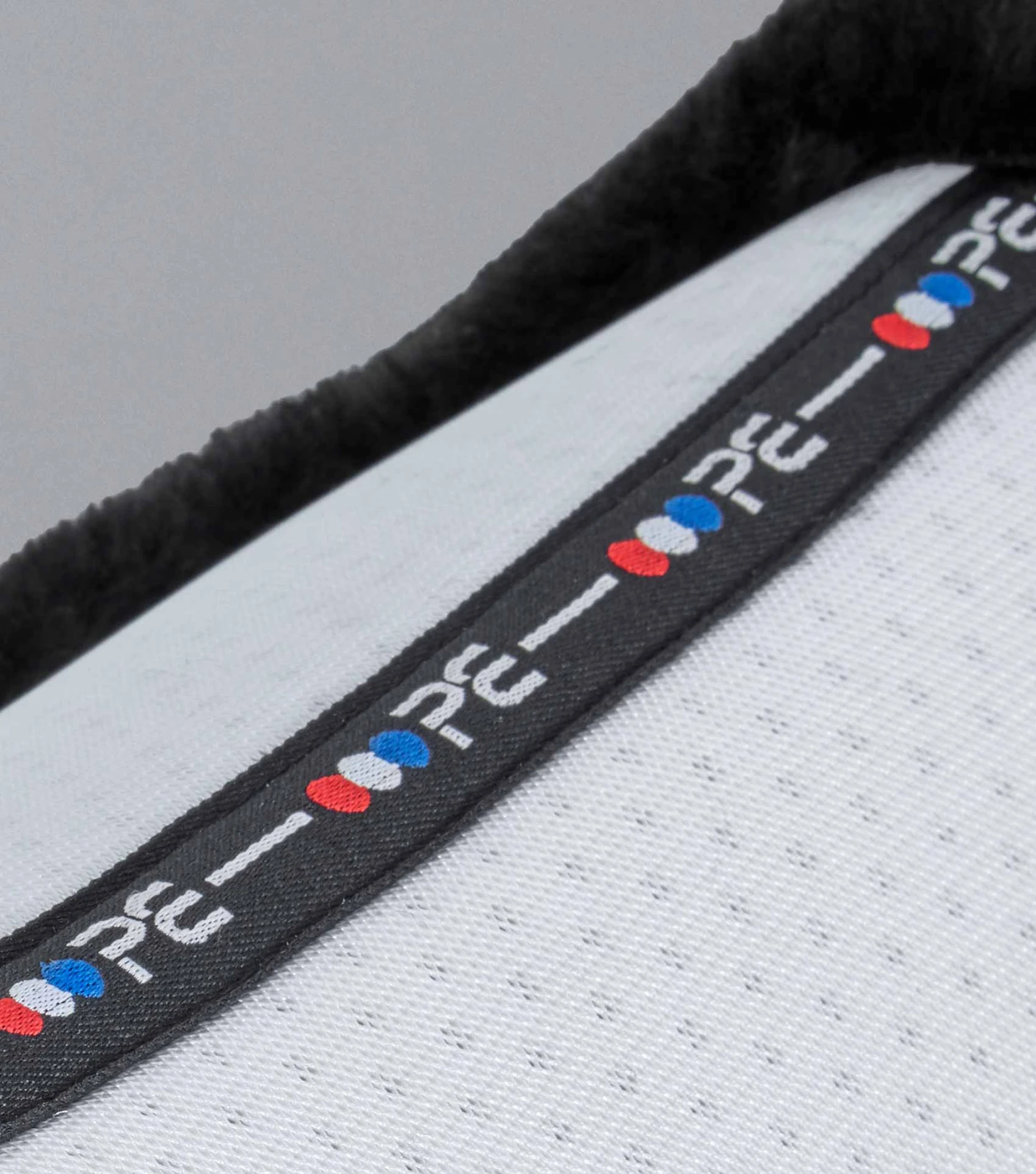 Close Contact Airtechnology Shockproof Wool Saddle Pad - GP/Jump Square Close Contact Airtechnology Shockproof Wool Saddle Pad - GP/Jump Square -Premier Equine Store Close Contact Airtechnology Shockproof European Merino Wool Half Lined GPJump Square White Black Wool 6