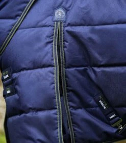 Hydra 350g Stable Rug With Neck Cover 5 Hydra 350g Stable Rug With Neck Cover -Premier Equine Store Hydra Stable Rug 350 Navy 4