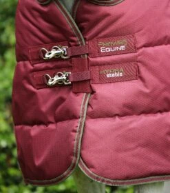 Hydra 350g Stable Rug With Neck Cover 9 Hydra 350g Stable Rug With Neck Cover -Premier Equine Store Hydra Stable Rug 350 Wine 2