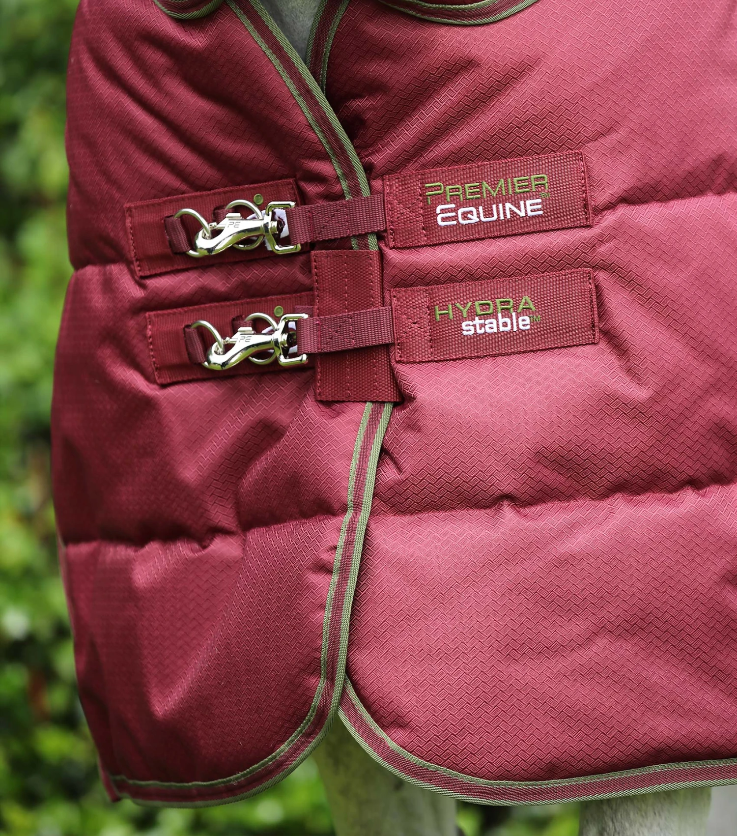 Hydra 350g Stable Rug with Neck Cover Hydra 350g Stable Rug With Neck Cover -Premier Equine Store Hydra Stable Rug 350 Wine 2
