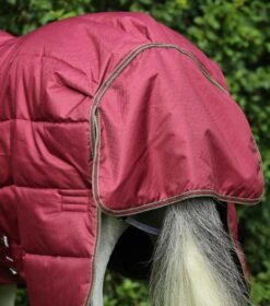 Hydra 350g Stable Rug With Neck Cover 13 Hydra 350g Stable Rug With Neck Cover -Premier Equine Store Hydra Stable Rug 350 Wine 6