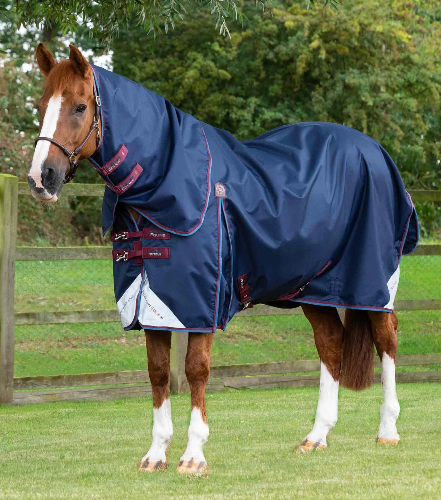 Akoni 0g Turnout Rug with Classic Neck Cover Akoni 0g Turnout Rug With Classic Neck Cover -Premier Equine Store akoni 0g turnout rug with classic neck cover navy 1